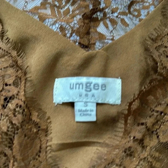 Umgee Tan and Black Lace Accent Tank Top - Picture 4 of 6